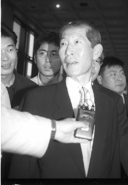 신승남 - 김대웅 소환 둘러싼 검찰 표정