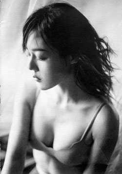 김윤진 일본서 사진집 발간