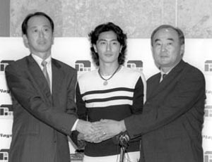 안정환 일본 스폰서와 계약…내년 1월 도르트문트행