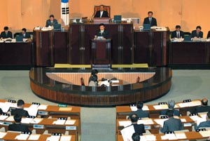  [지상중계] 국회 본회의장 난무 ‘금배지들의 막가파 발언’