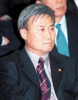 한나라 탈당 김원웅 의원 ''철새들 날아들 때 난 떠난다''