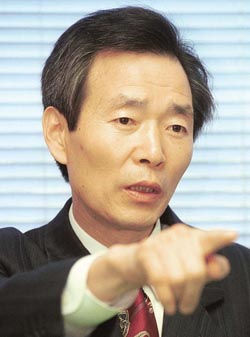 장기표 씨 ‘민주화 관련자 보상금 불합리’ 농성