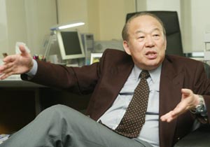 박경서 국가인권위 상임대사 북한 방문 일화 책으로 펴내
