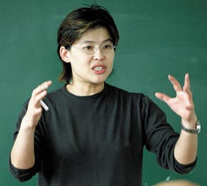 ‘마당발’ 이영자가 뛰고 있다