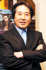 ‘중고신인’ 백윤식 전성시대
