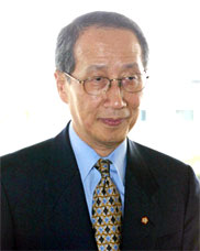 한나라당 윤여준 의원 - 비례대표 포기하고 궂은 일 맡아
