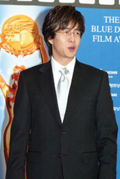 배용준 홈피 ‘예고’ 어긴 까닭