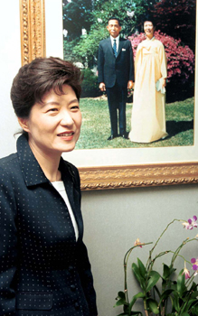 우아한 장미냐 매서운 가시냐 - 박근혜의 나대로 정치 되짚어보니