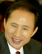 [이명박 서울시장] “한때 성형 고려” 고백