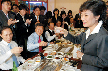 박근혜 대표 폭탄주 정치의 비밀