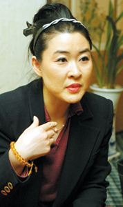 손호영 '국적 정정' 미국 사업 때문?