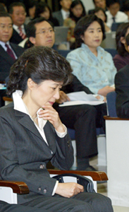 박근혜  정체성 논쟁 막전막후