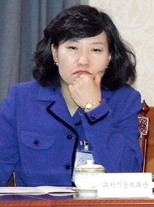 [박기영 보좌관] ‘황우석 파문’ 관련 비난 화살