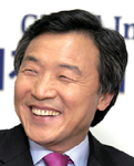 [손학규 경기지사] 집 없는 개 돌봐줘 화제