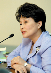 ‘북에 통학버스 지원’ 시끌시끌 내막