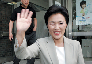 강금실 캠프서 작업중 5·31백서 정가 태풍의 눈