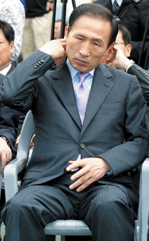 이명박 전 시장 7대 의혹 해명 속내