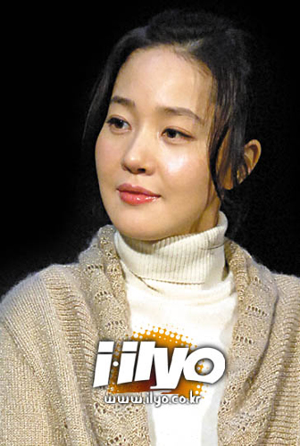 [I LOVE 스타]  ‘단아한 이미지 탈피 중’ 엄지원
