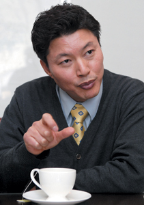 박근령 약혼자, 신동욱 씨 둘러싼 쟁점  둘