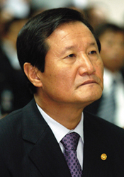 [윤증현 금감위원장] 생보사 상장 마무리 뒷소문 무성