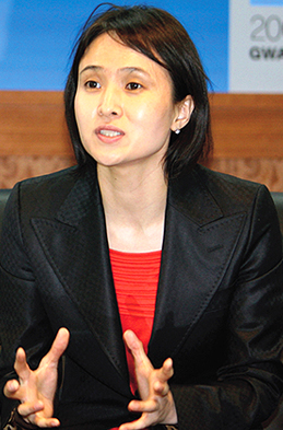 신정아 승승장구한 배경 미스터리