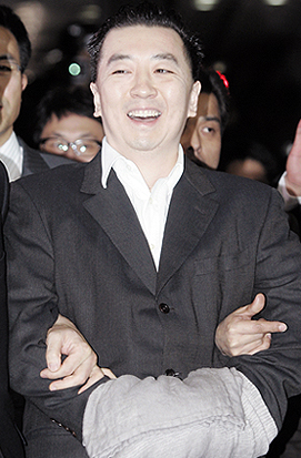 전문가들이 분석한 웃는 김경준의 심리세계