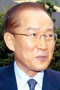 [이회창 전 총재] 끊이지 않는 건강 이상설 일축