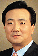 [박병엽 팬택계열 부회장] 출소한 협박범 사옥 앞 어슬렁