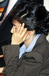 [박근혜 전 대표] 육영재단 운영권 둘러싼 갈등설로 또 곤욕