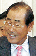 [윤종용 부회장] 2004년 주총 폭언 뒤늦게 승복