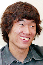 [박지성 축구선수]  단짝 친구 정경호에 ‘헤딩슛’ 축하 받아