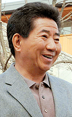 [노무현 전 대통령] 봉하마을 홍보대사 나서… 퇴임후 화제 몰이