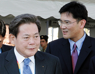 삼성 ‘흘리기 전술’ 펴는 내막