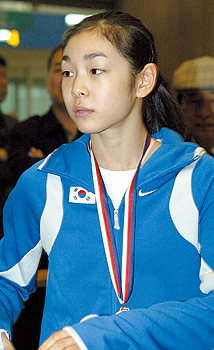 김연아 모시기 극성