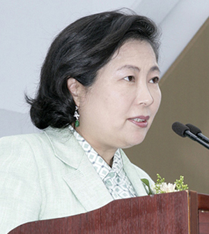 현정은 현대 회장의 ‘공격경영’ 명암