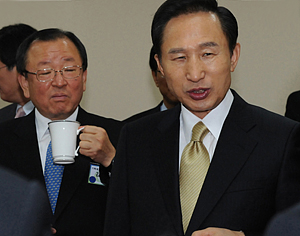 강만수 기획재정부 장관, 유임 진짜 속사정