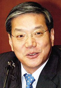 황영기(KB금융지주 회장 내정자) 지주사 전환 올인 내막