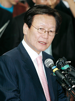 조준웅 ‘삼성특검’ 변호인단 합류 논란