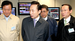 브레이크 없는 옛 재무부 출신 모피아의 질주 앞과 뒤