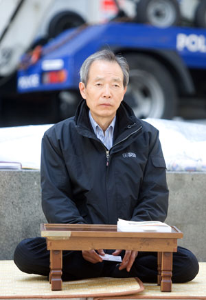 1인 시위하는 재야운동가 장기표