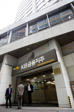 KB금융 차기 회장 삼파전 막전막후