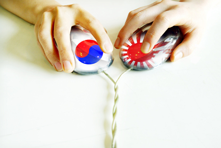 국경일 단골손님 한-일 사이버전쟁 앞과 뒤