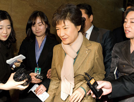 박근혜 새 친박당에 선긋기 나선 내막