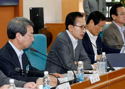 ‘출구전략 돌입설’ 정부 손사래 치는 까닭