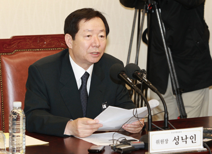 성낙인 스폰서 검사 진상규명위원장 각종 구설에 휘말리는 내막