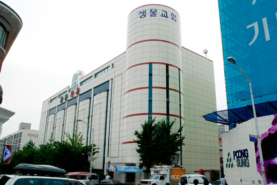 ‘3년 전 교인 피살’ 샘물교회 시선집중 까닭