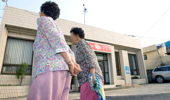 가덕도 주민 돈 20억 편취 별정 우체국장 사기사건 전말