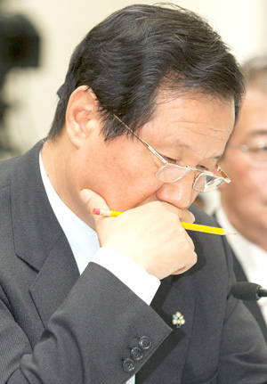 윤증현 재정부 장관 일복 터진 까닭