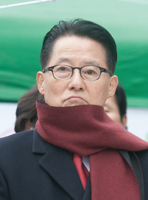 ‘빨대’ 논란 청와대-박지원 막장대결 치닫나