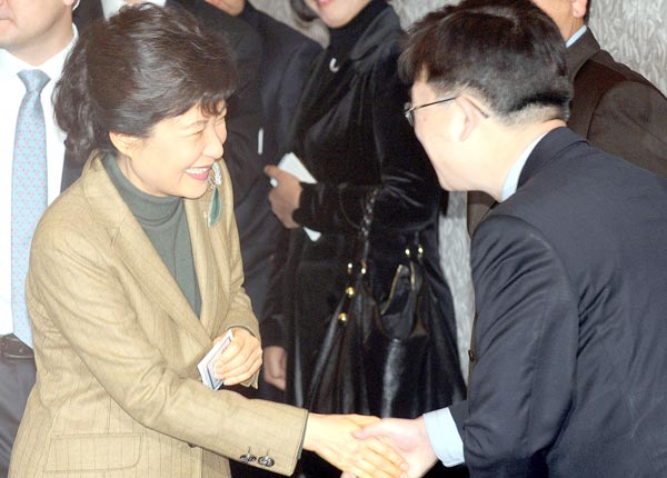 ‘박근혜 대세론’ 화약고 친박 내부 권력투쟁 막후